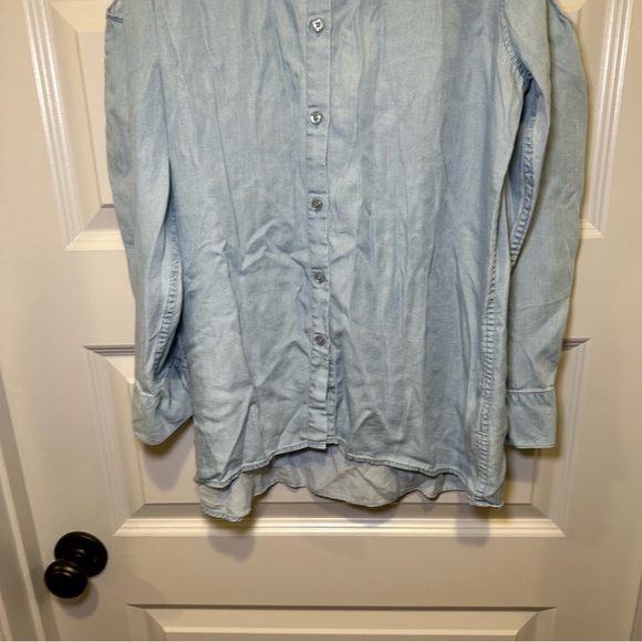 Zac & Rachel Light Wash Chambray Cold Shoulder Button Up Blouse S - Picture 8 of 10